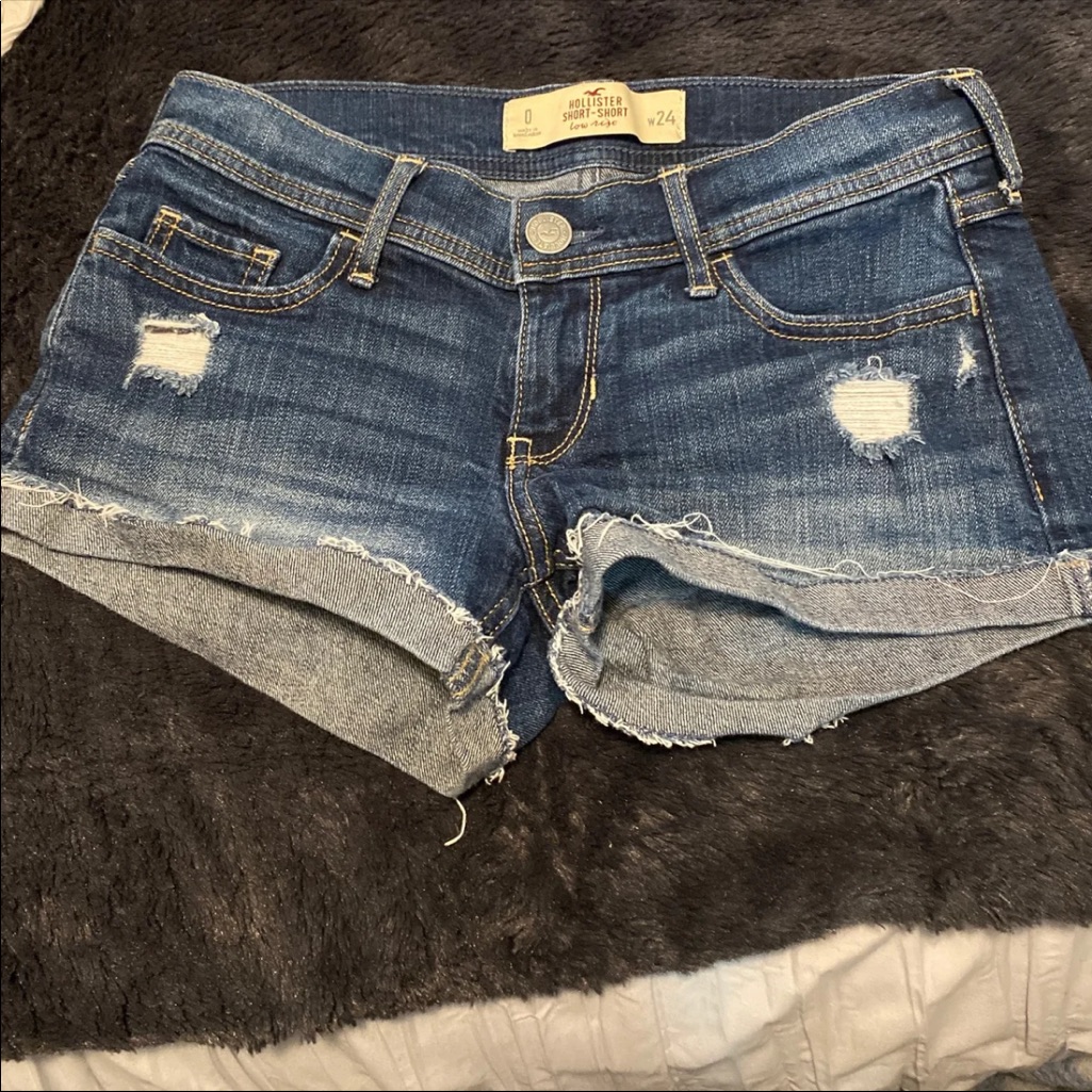Hollister Size 0 Shorts Previously Owned Hollister Size 0 Shorts Previously Owned
